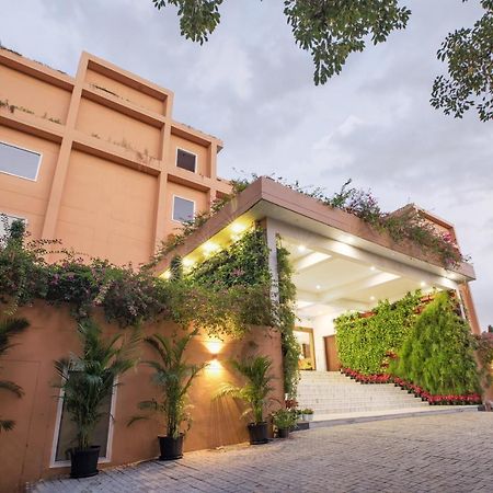 The Lalita Grand Mathura- Vrindavan Exterior photo