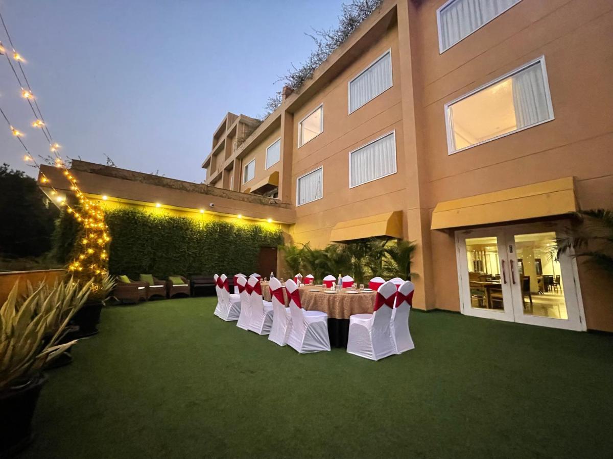 The Lalita Grand Mathura- Vrindavan Exterior photo